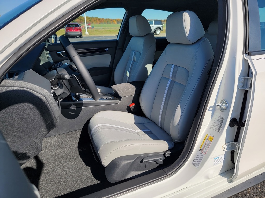 2026 Honda Civic Hybrid Sport photo 2