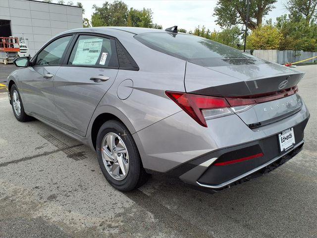 2025 Hyundai Elantra SE photo 3