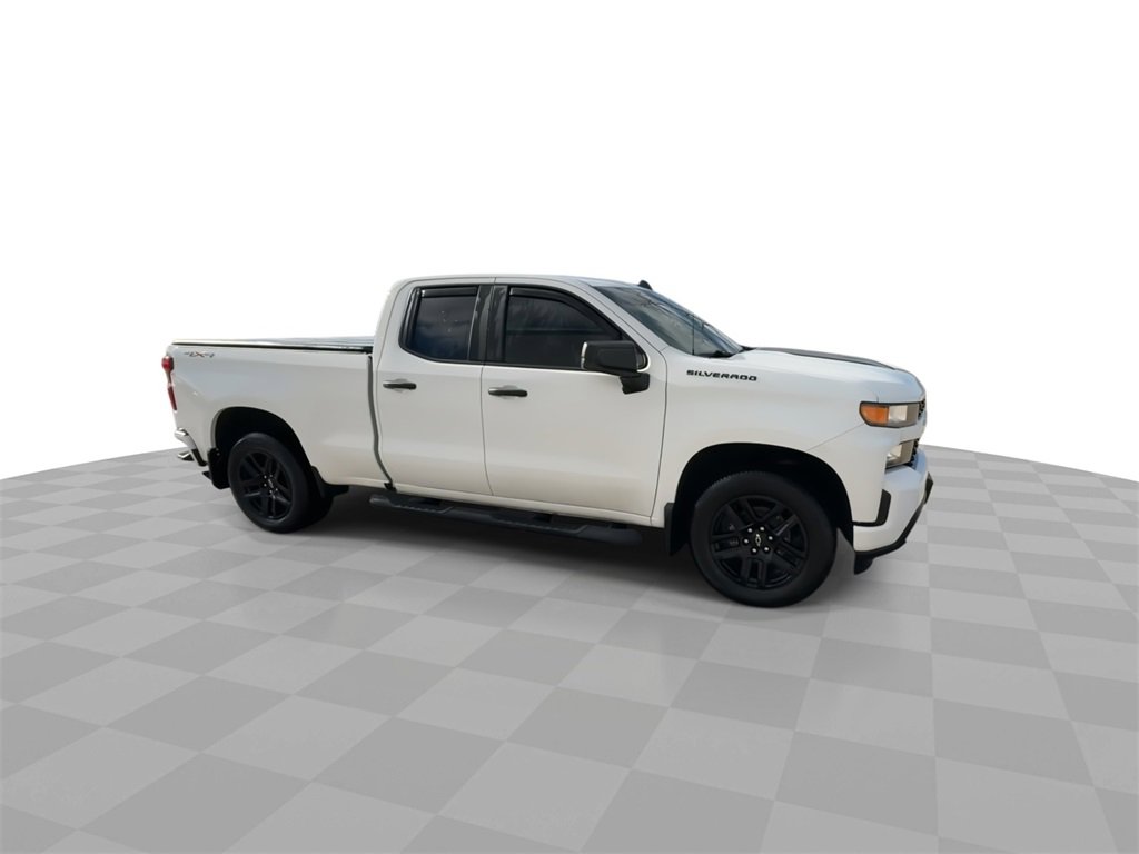 2021 Chevrolet Silverado 1500 Custom photo 2