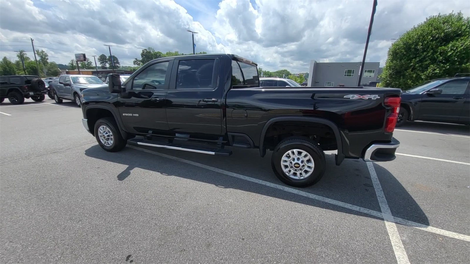 2024 Chevrolet Silverado 2500HD LT photo 2
