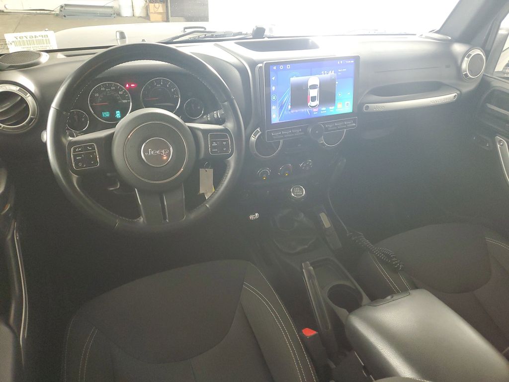2016 Jeep Wrangler Unlimited Rubicon photo 15