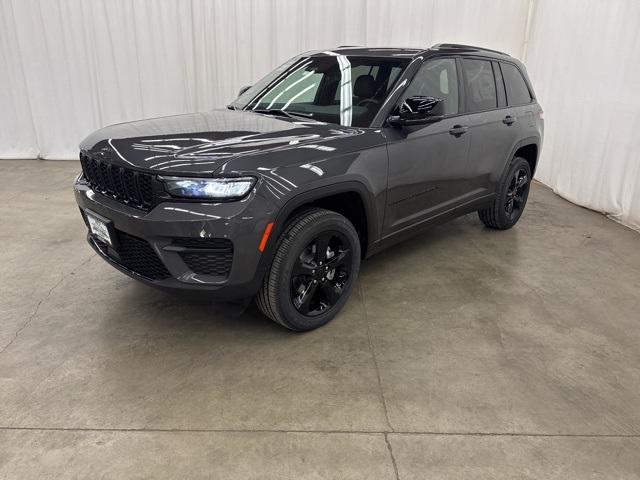 2025 Jeep Grand Cherokee Altitude X photo 3