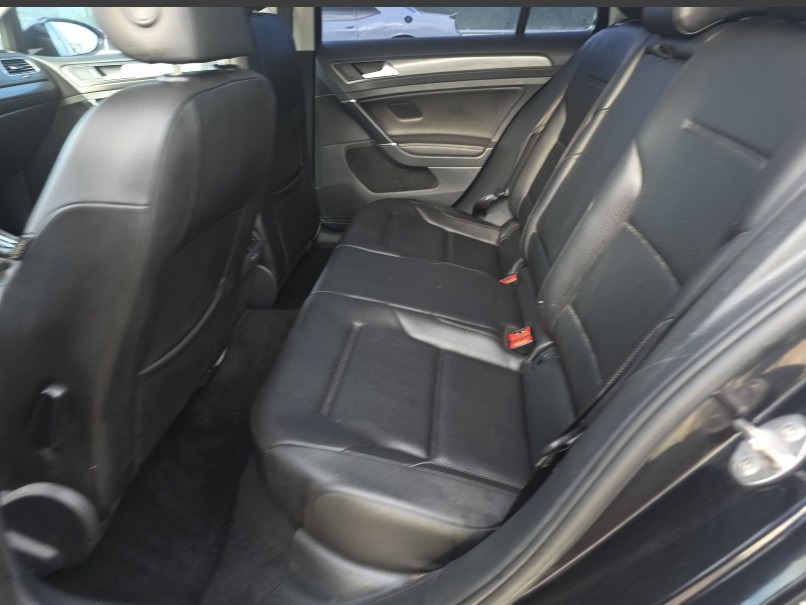 2018 Volkswagen Golf SportWagen SE photo 9