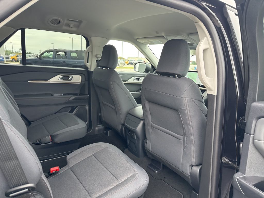 2025 Ford Explorer photo 19