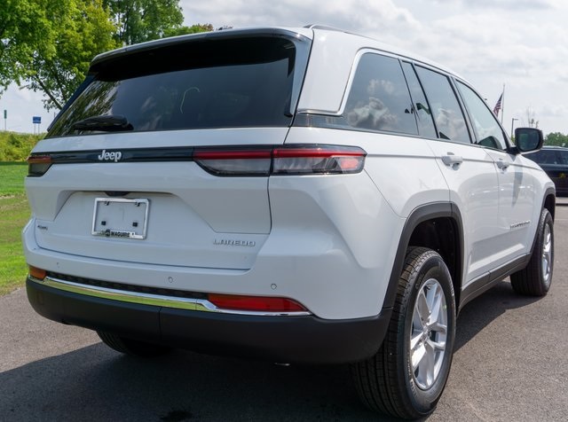 2025 Jeep Grand Cherokee Laredo X photo 2