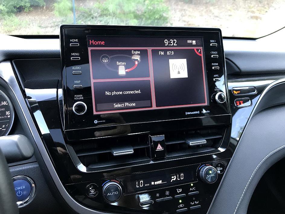 2024 Toyota Camry Hybrid SE photo 17