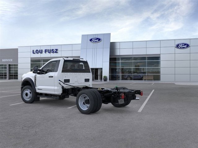2025 Ford F-550 photo 4