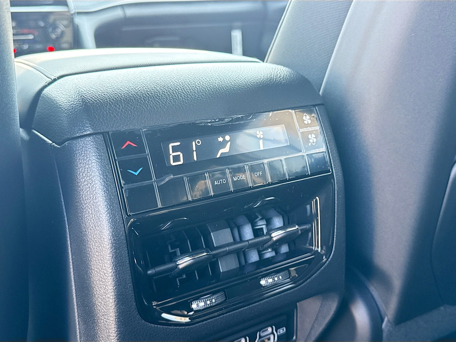 2025 Jeep Grand Cherokee Laredo Altitude photo 19