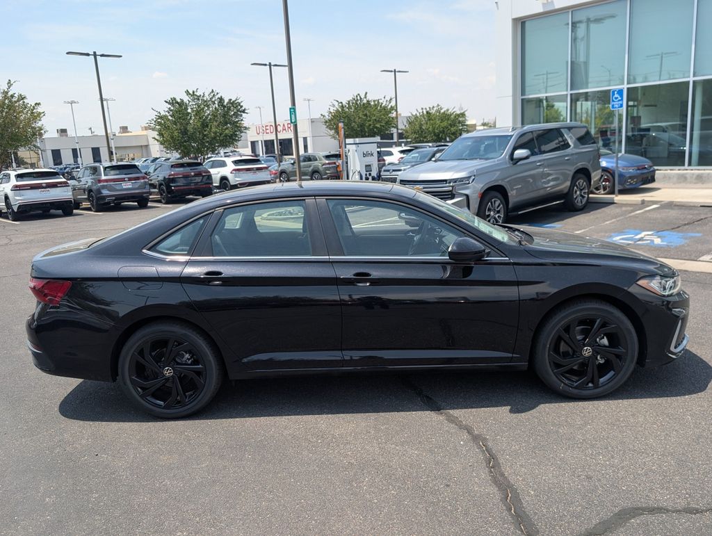 2025 Volkswagen Jetta 1.5T SE photo 3