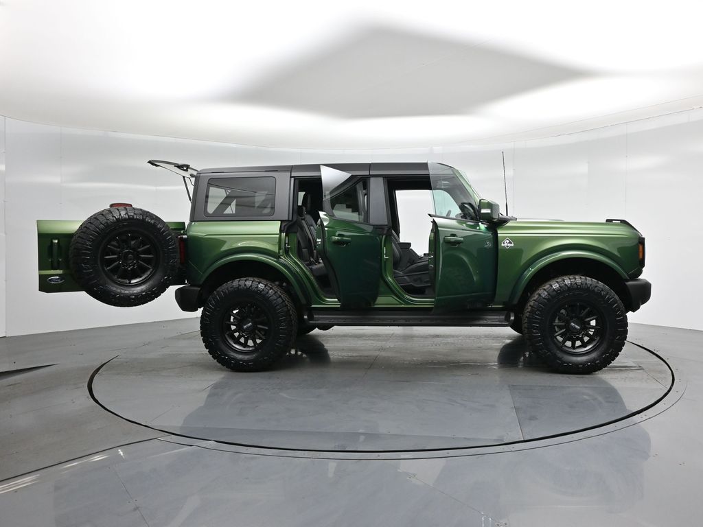 2025 Ford Bronco Outer Banks photo 3