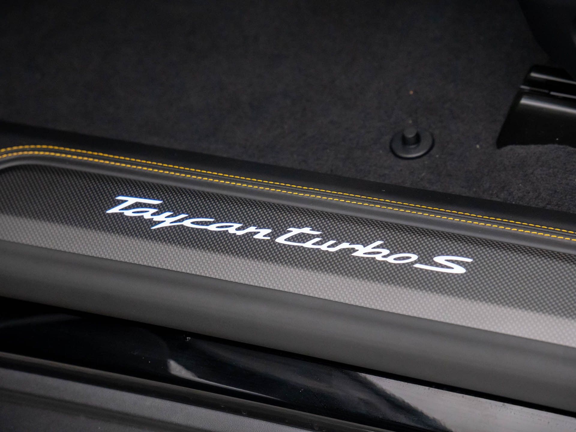 2025 Porsche Taycan Turbo S photo 15