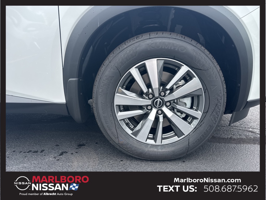 2025 Nissan Pathfinder SL photo 3