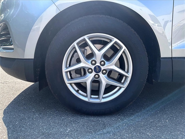 2022 Ford Edge SEL photo 9
