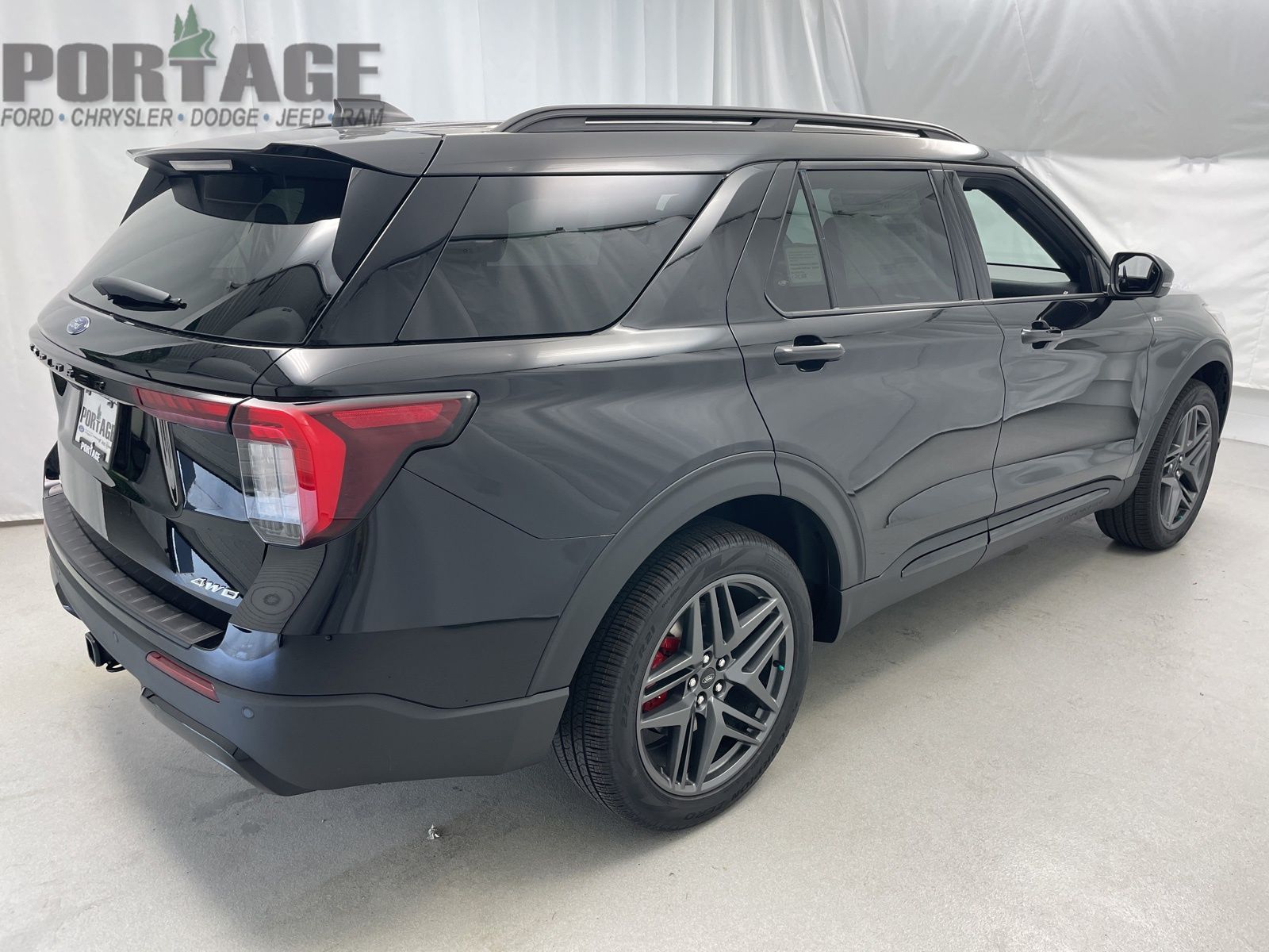 2025 Ford Explorer ST-Line photo 2