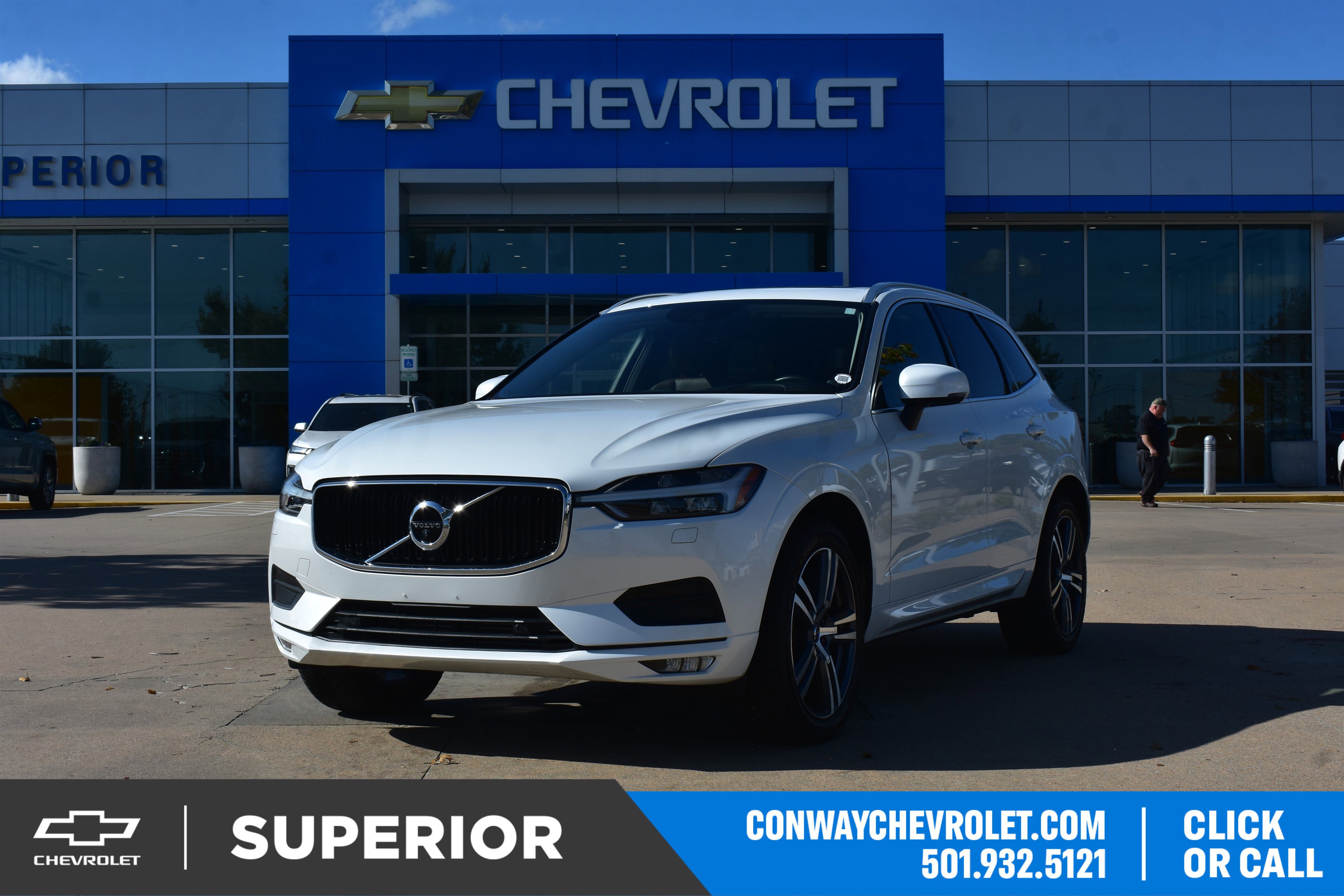 2020 Volvo XC60 Momentum's photo