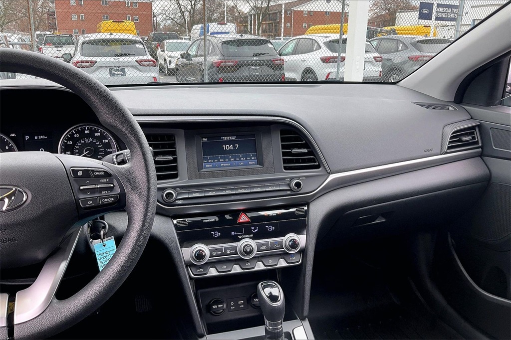 2020 Hyundai Elantra SE photo 3