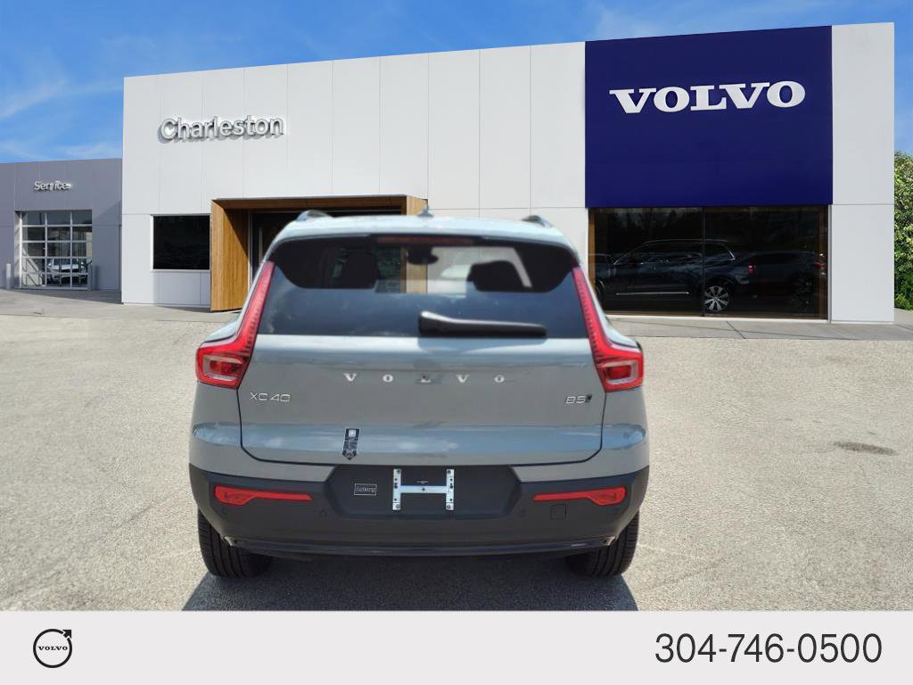 2025 Volvo XC40 Plus photo 3