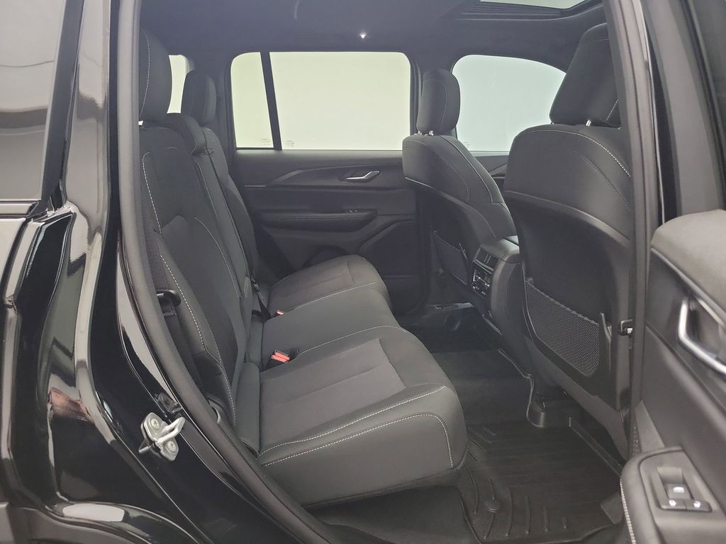 2025 Jeep Grand Cherokee Laredo photo 20