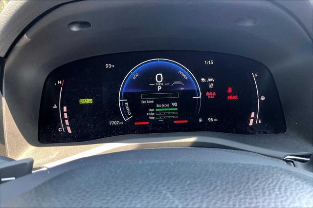 2025 Toyota Camry SE photo 25