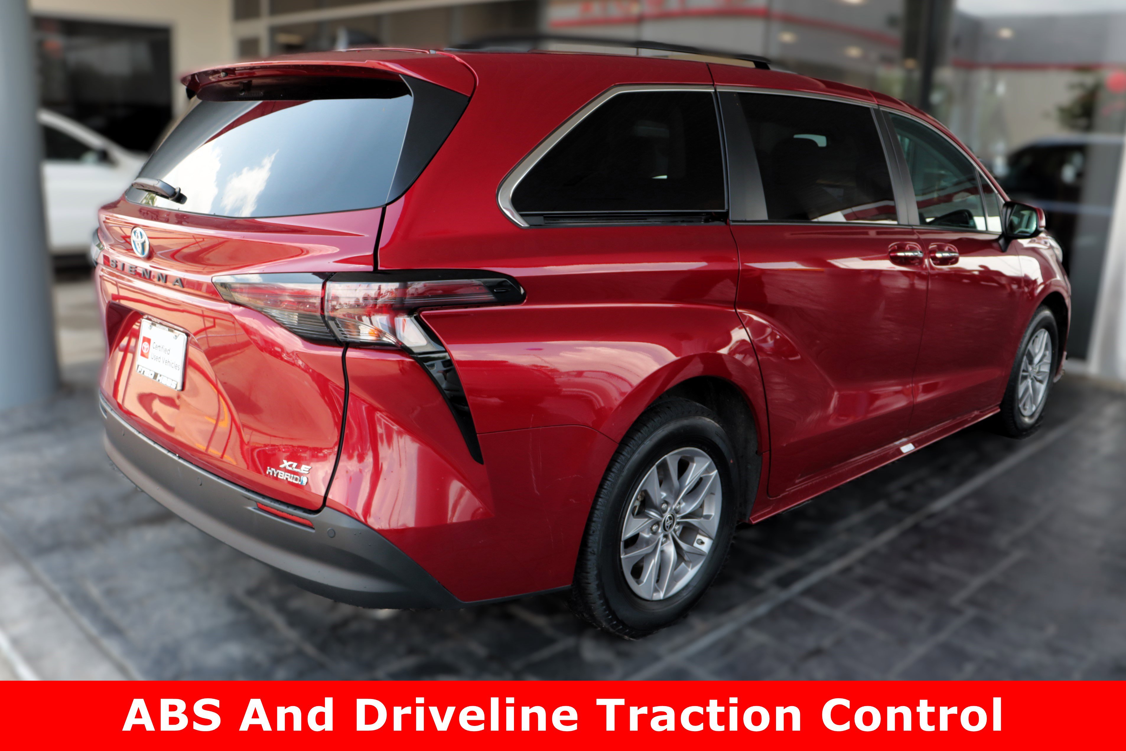 2023 Toyota Sienna XLE photo 10