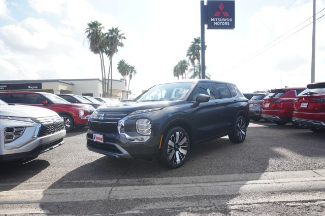 2025 Mitsubishi Outlander SE's photo