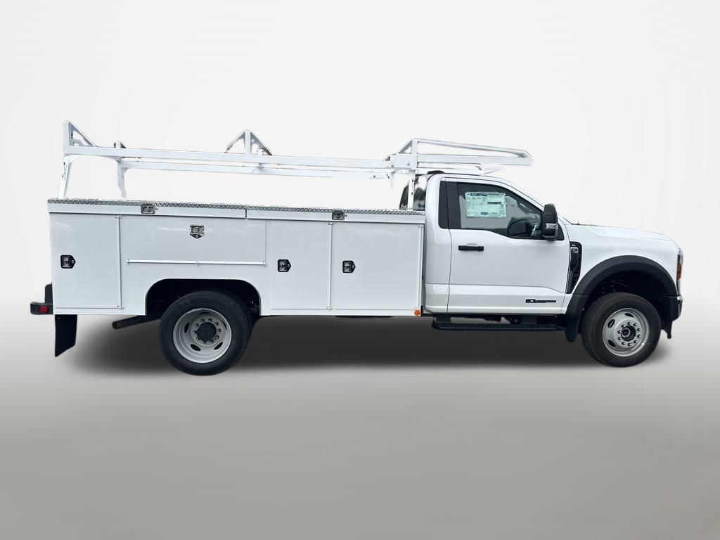 2025 Ford F-550 photo 2