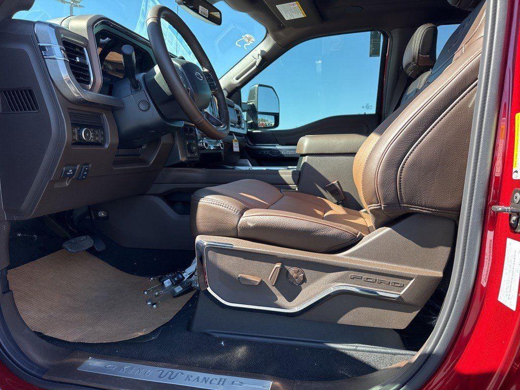 2025 Ford F-250 King Ranch photo 3