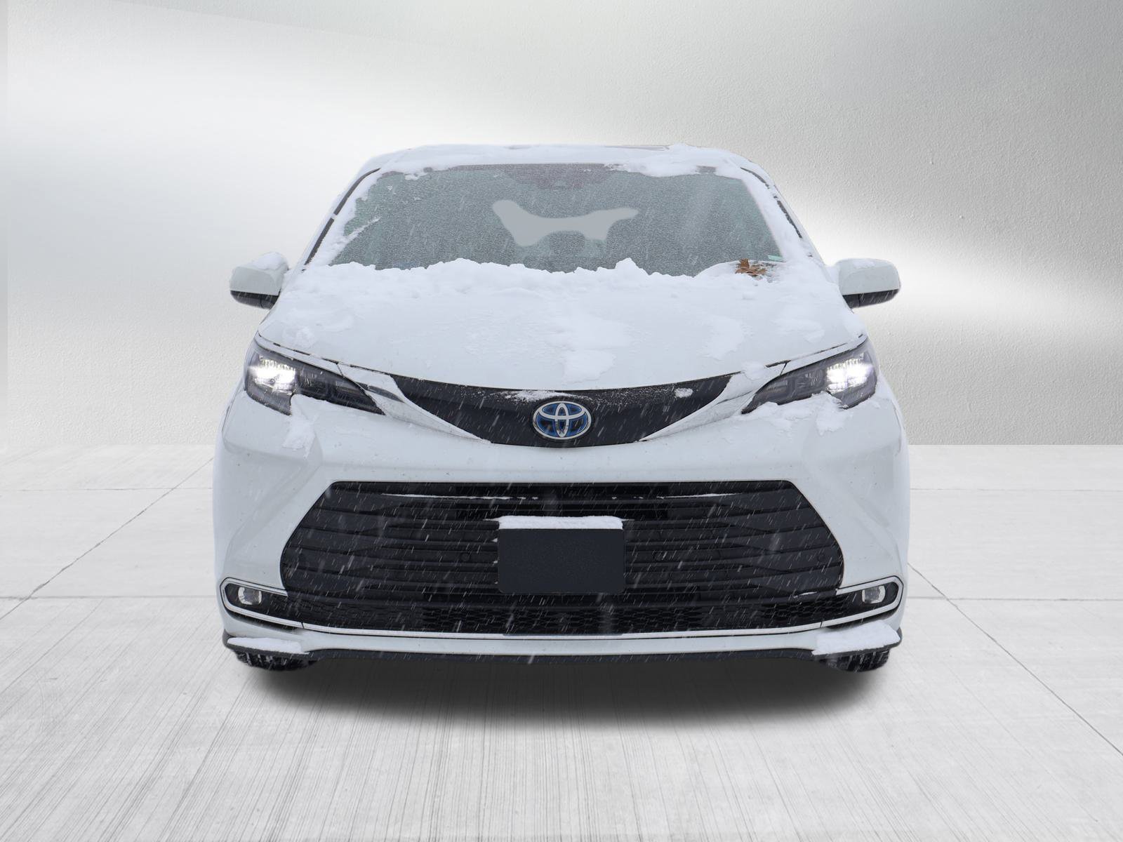 Used 2024 Toyota Sienna XLE with VIN 5TDYRKEC2RS214554 for sale in Kansas City