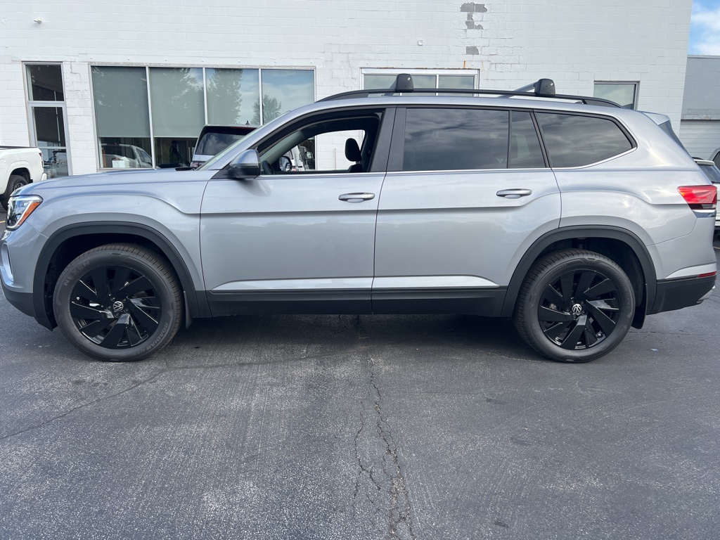 2026 Volkswagen Atlas SE Technology photo 2