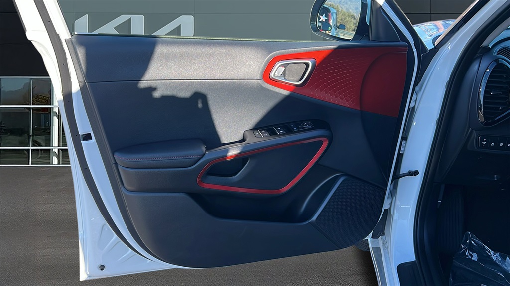 2025 Kia Soul GT-Line photo 11