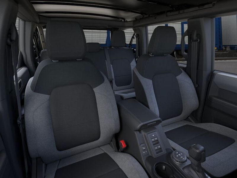 2025 Ford Bronco Base photo 10