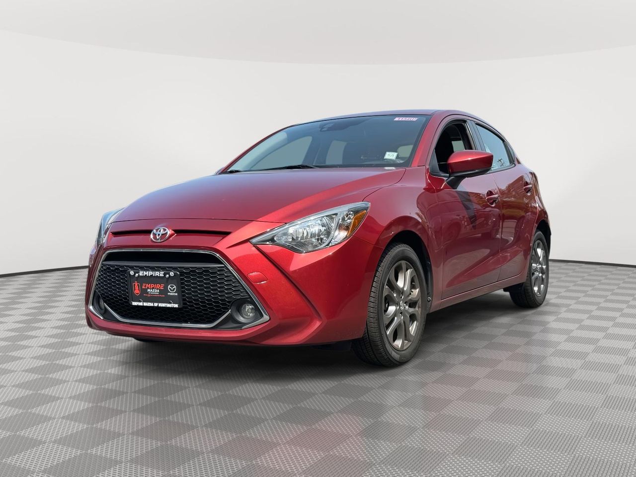 2020 Toyota Yaris LE photo 3