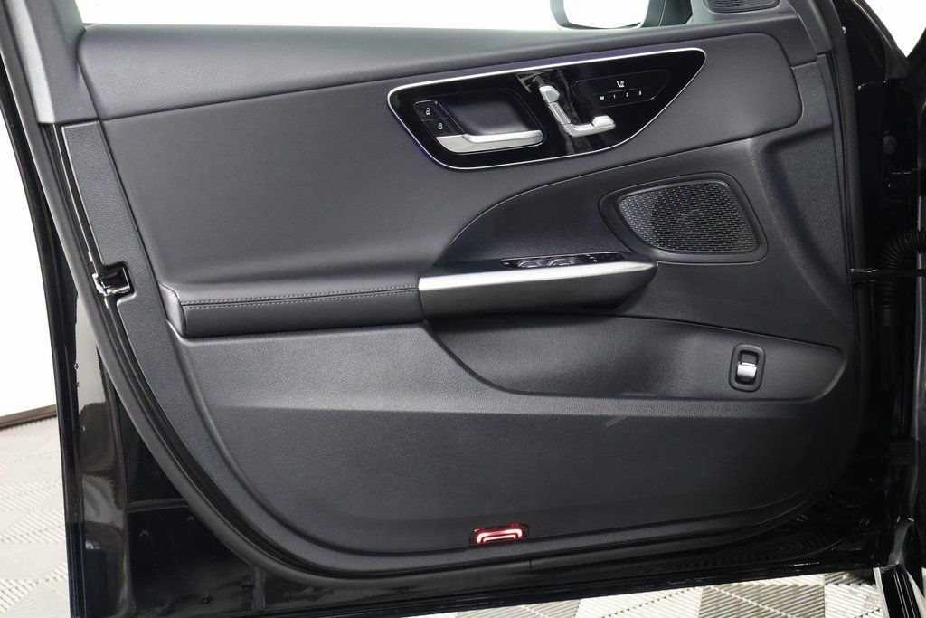 2025 Mercedes Benz C 300 photo 7