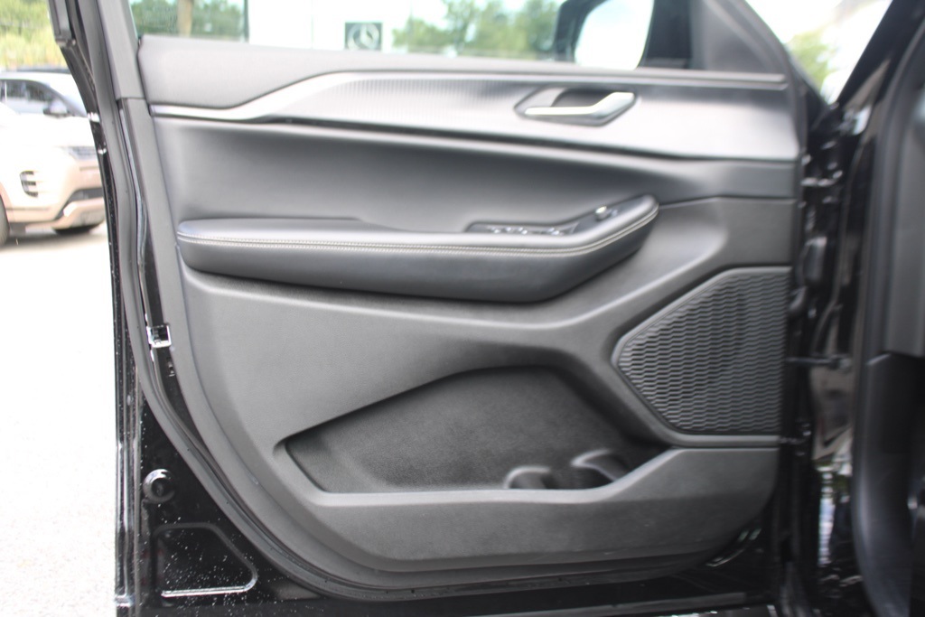 2023 Jeep Grand Cherokee Altitude photo 8