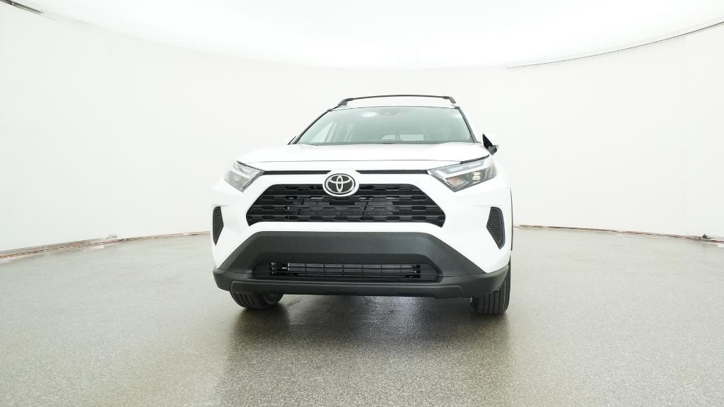 2025 Toyota RAV4 XLE photo 3