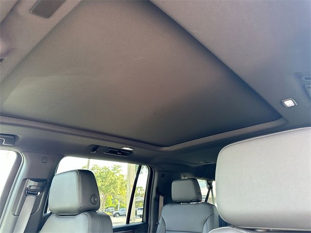 2025 Chevrolet Suburban LT photo 27