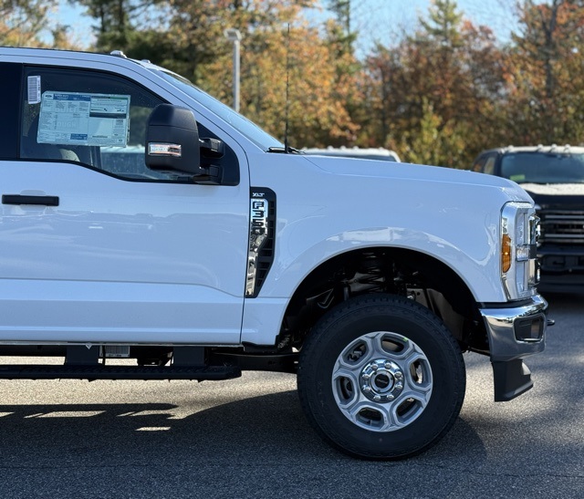 2026 Ford F-350 XLT photo 2