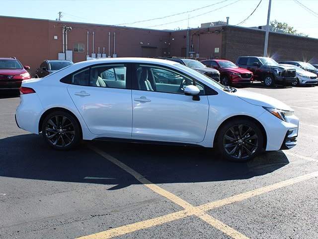 2025 Toyota Corolla SE photo 4