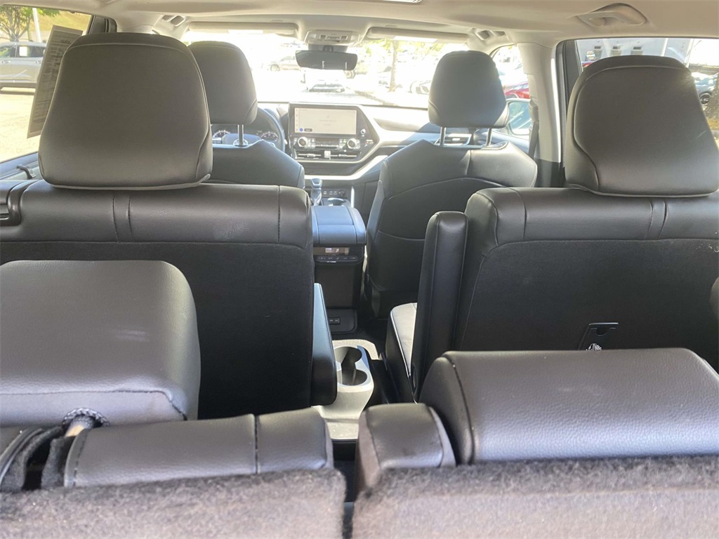 2023 Toyota Highlander XLE photo 6