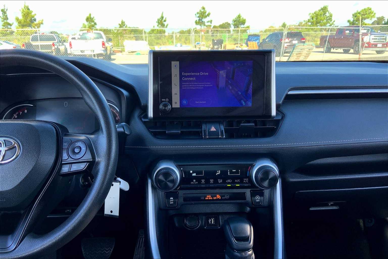 2024 Toyota RAV4 LE photo 4