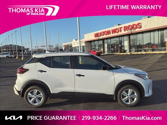 2025 Nissan Kicks Play S photo 2
