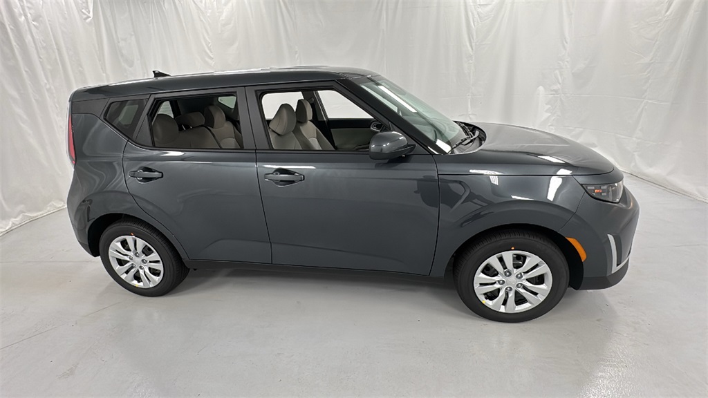 2025 Kia Soul LX photo 2