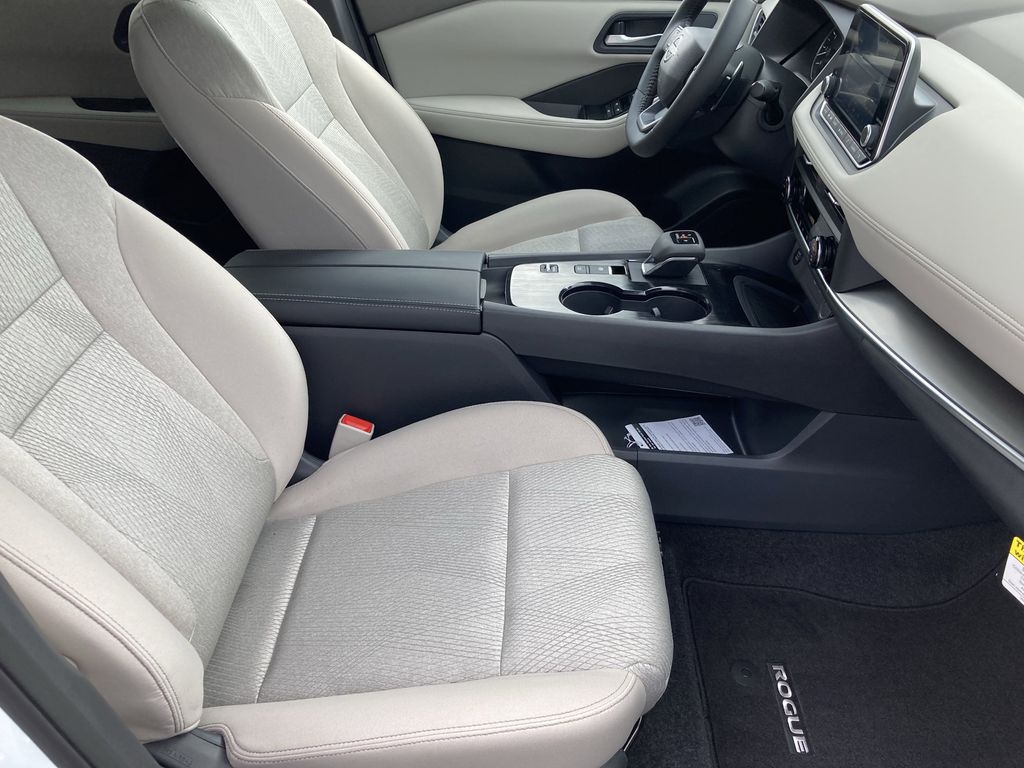 2025 Nissan Rogue SV photo 33