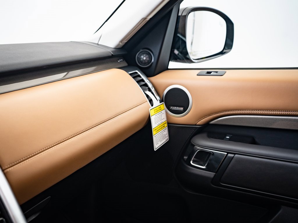 2025 Land Rover Discovery Metropolitan Edition photo 25