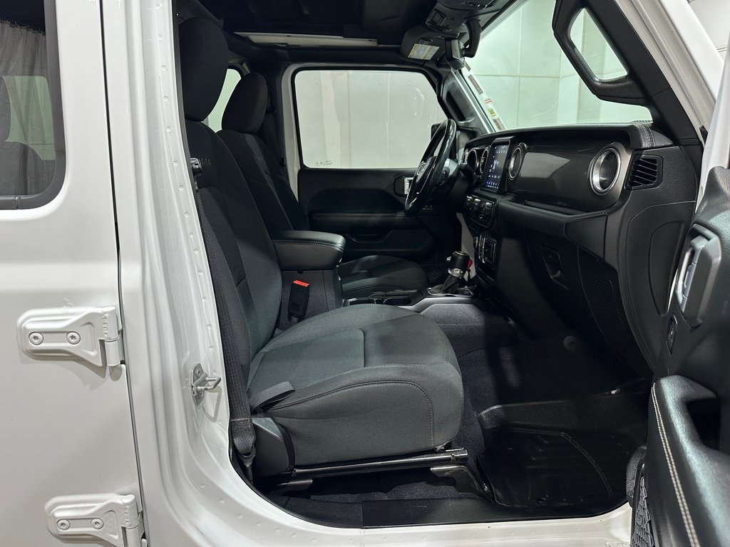 2020 Jeep Wrangler Unlimited Sahara photo 23