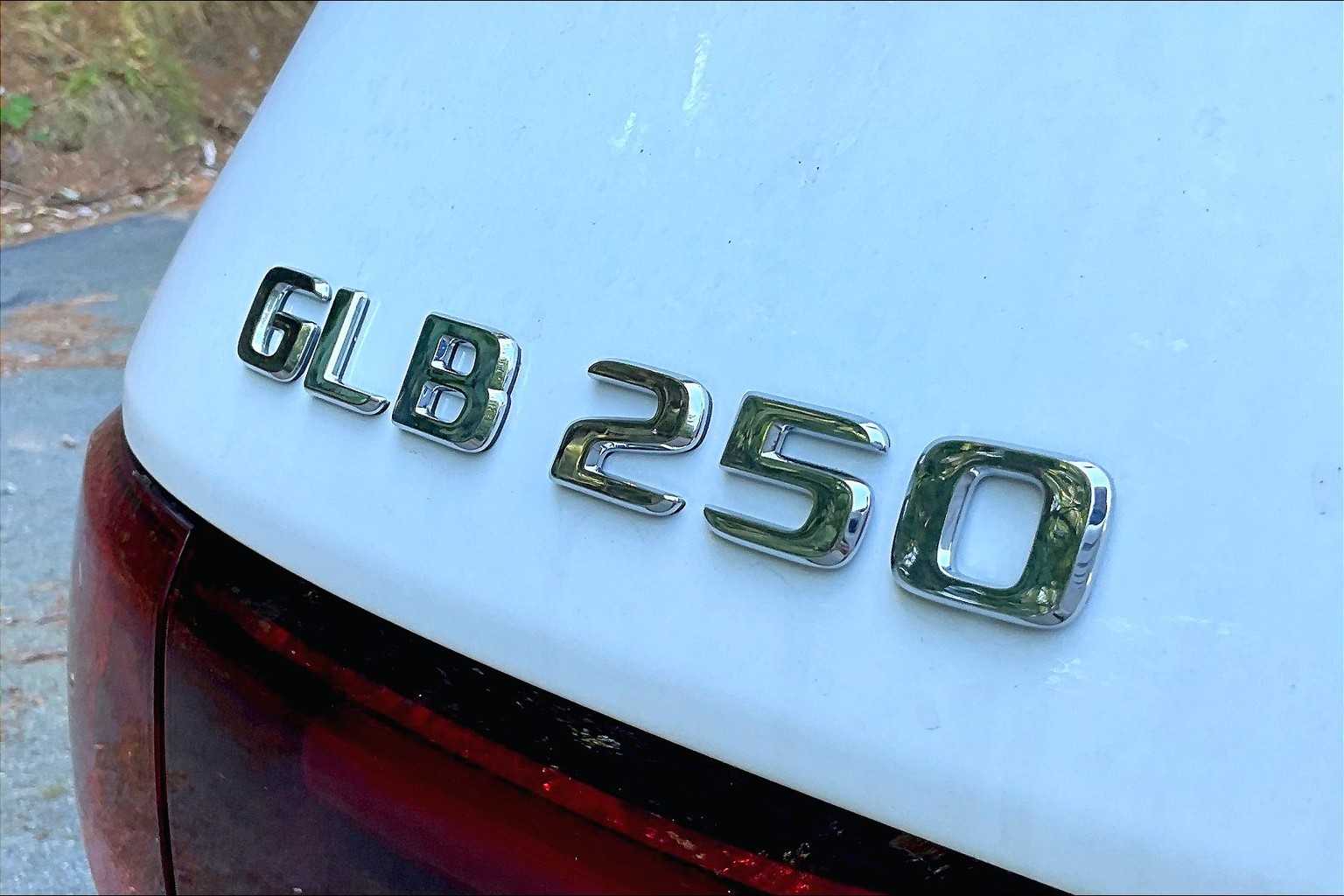 2026 Mercedes Benz GLB 250 4MATIC photo 4
