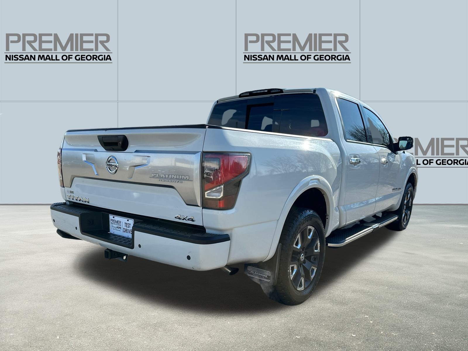 2021 Nissan Titan Platinum Reserve photo 4