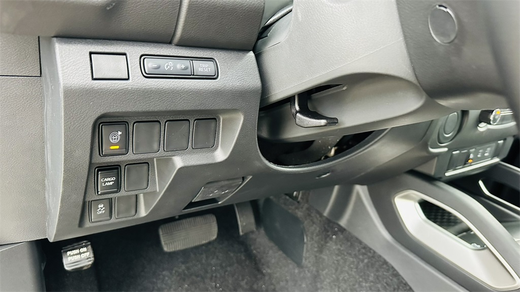 2025 Nissan Frontier SV photo 15