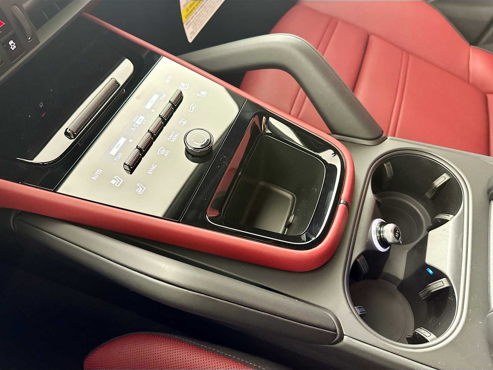 2025 Porsche Cayenne S photo 17