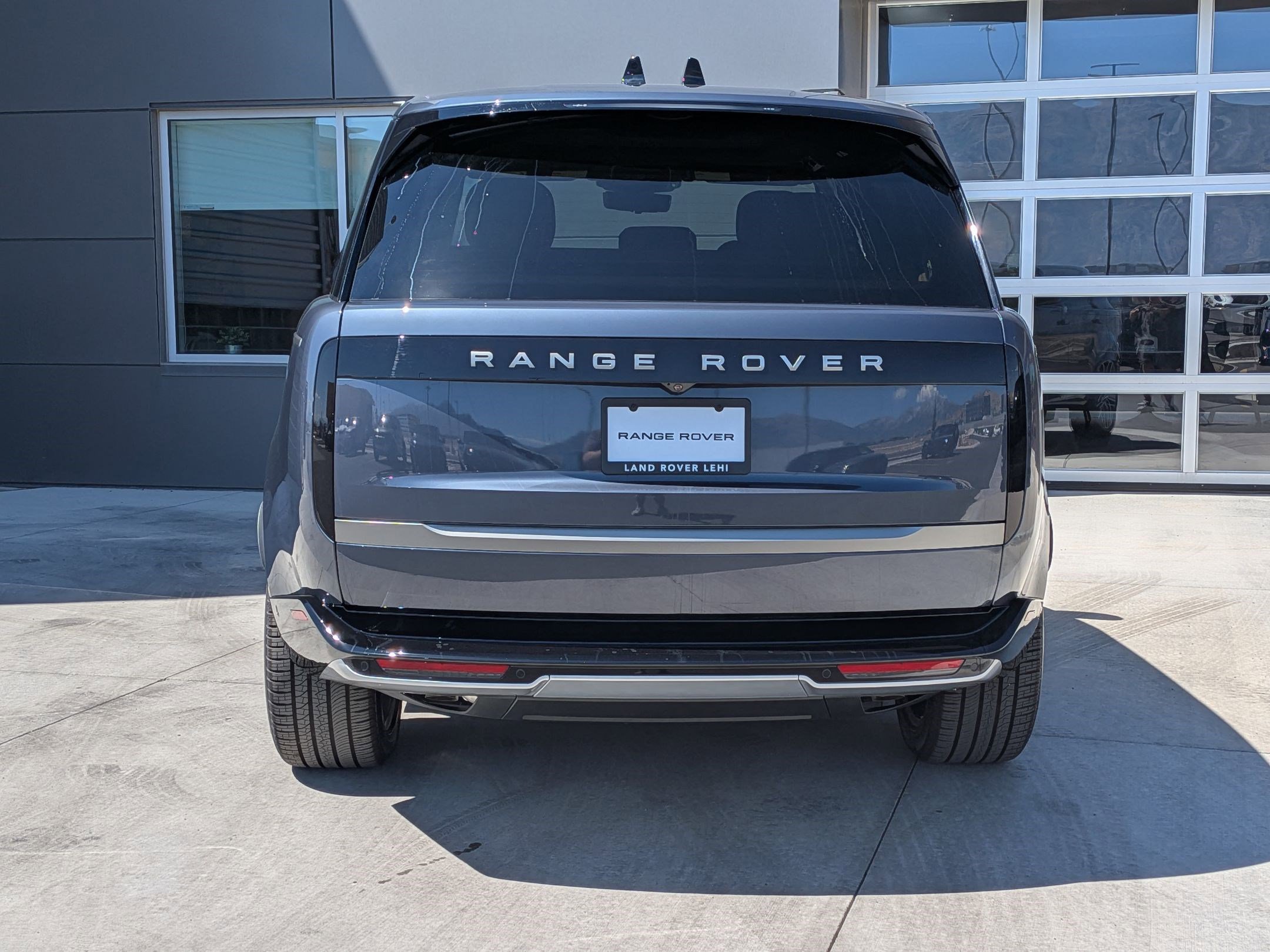 2025 Land Rover Range Rover SE photo 4